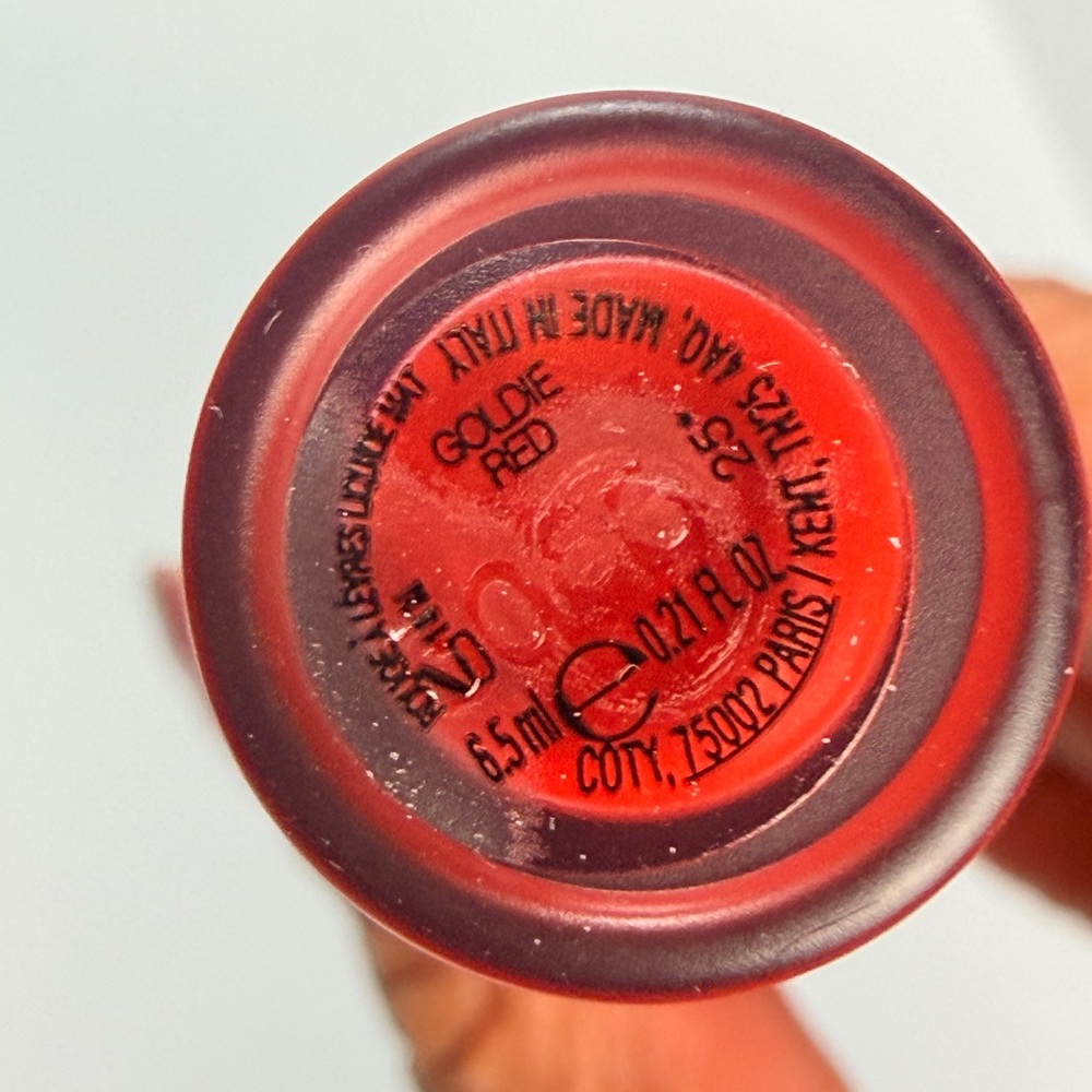 Gucci Liquid Matte Lip Color — Goldie Red 25 - Picture 6 of 10